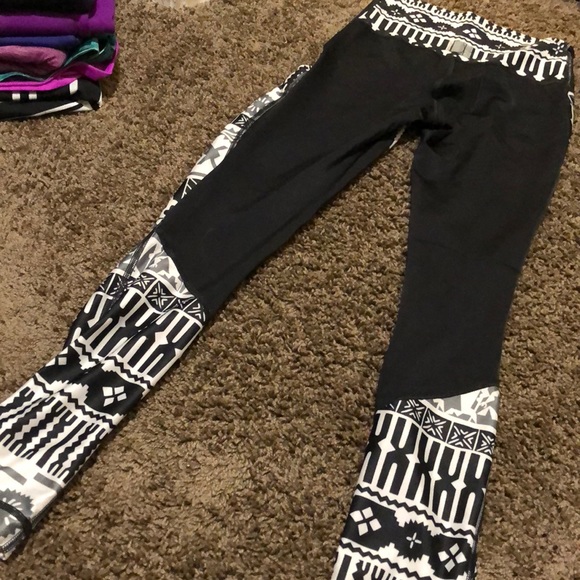 Black and white yoga leggings - Picture 2 of 2